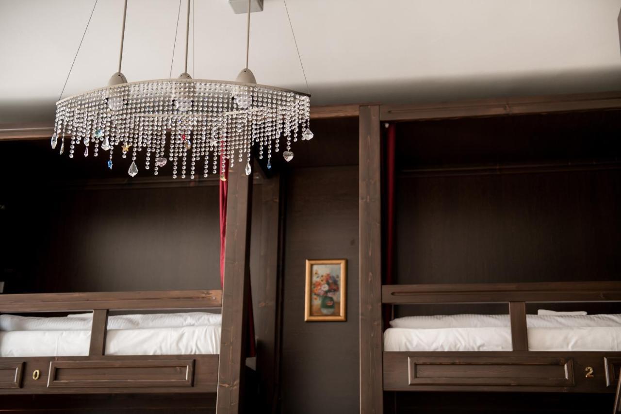 Bed 6-Bed Dormitory Room