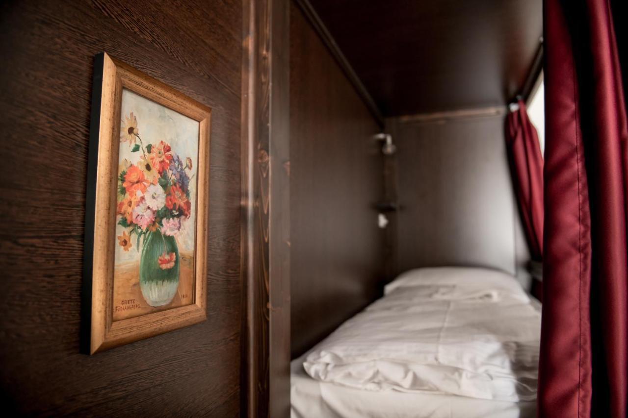 Bed 6-Bed Dormitory Room