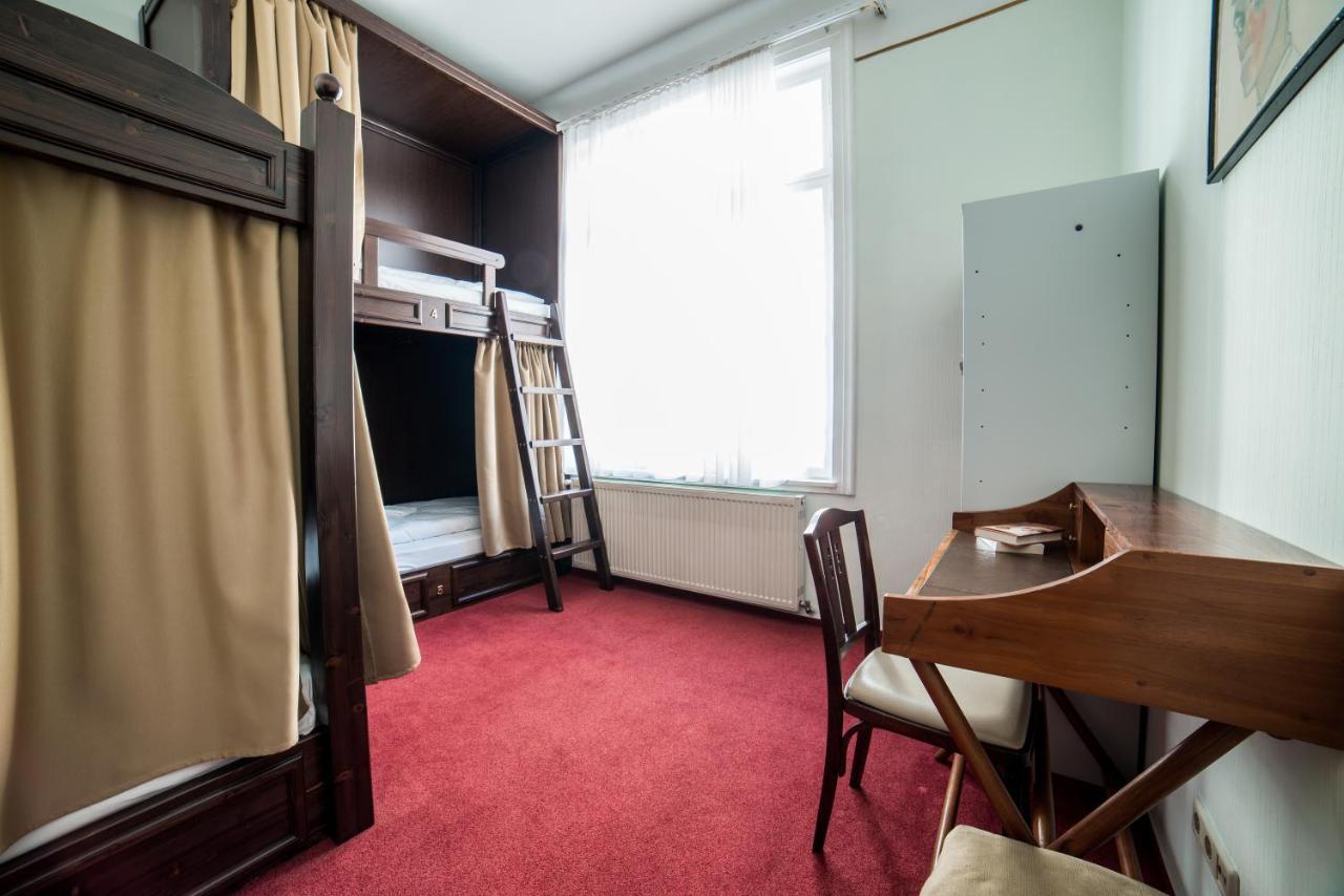 Bunk Bed Mixed Dormitory Room